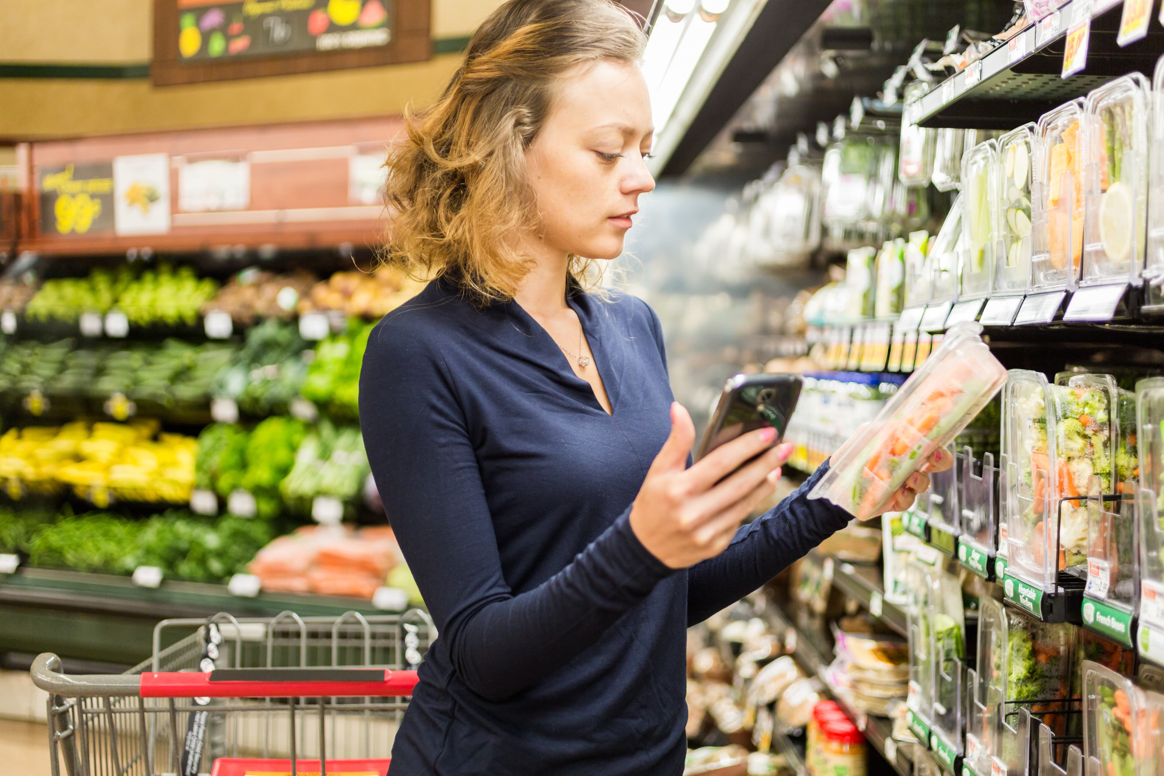 Scanning produce in a retail or warehouse setting